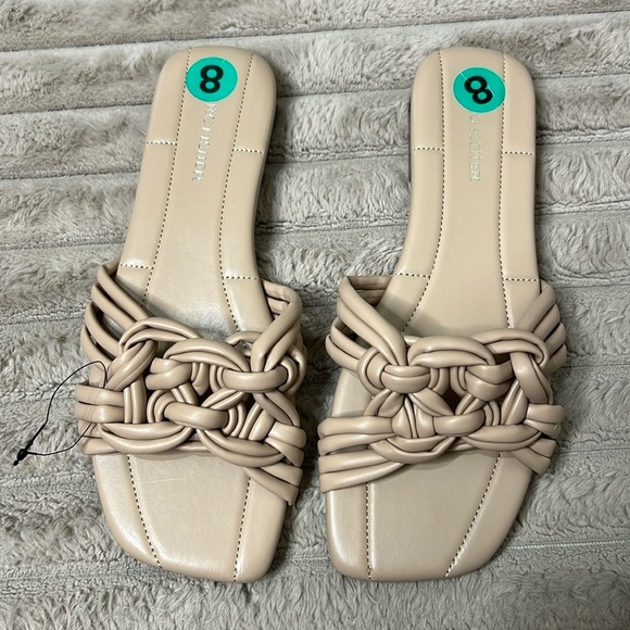 Marc Fisher Shoes - NWOT Marc Fisher Lartie Knotted Khaki Sandals Women 8